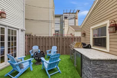 1209 W Roscoe Street, Chicago, IL 60657 - Photo 39