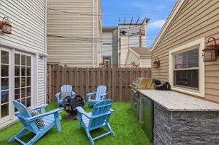 1209 W Roscoe St, Chicago, IL 60657 - Photo 39