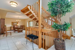 38W710 Bonnie Ct, Saint Charles, IL 60175 - Photo 7