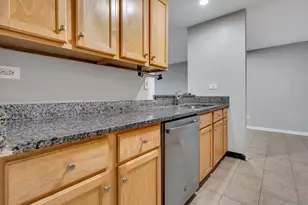 1919 Prairie Square, Schaumburg, IL 60173 - Photo 7