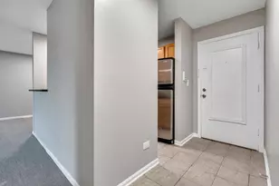 1919 Prairie Square, Schaumburg, IL 60173 - Photo 5