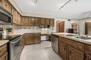 12N320 Jackson Dr, Elgin, IL 60124 - Photo 19