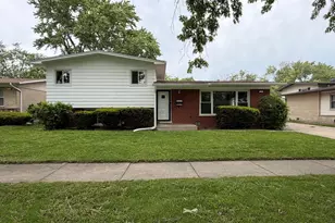 705 W Fitzhenry Ct, Glenwood, IL 60425 - Photo 1