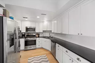 3200 N Lake Shore Dr, Chicago, IL 60657 - Photo 5