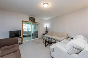 109 Hunter Ct, Grayslake, IL 60030 - Photo 11
