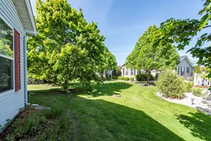 109 Hunter Ct, Grayslake, IL 60030 - Photo 25