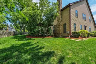 312 W Brampton Ln, Arlington Heights, IL 60004 - Photo 5