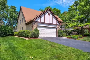 312 W Brampton Ln, Arlington Heights, IL 60004 - Photo 3