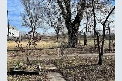 8547 S Mackinaw Avenue, Chicago, IL 60617 - Photo 1