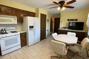 10228 S 80th Ct, Palos Hills, IL 60465 - Photo 7