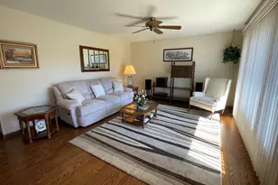 10228 S 80th Ct, Palos Hills, IL 60465 - Photo 3