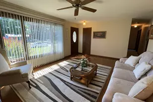 10228 S 80th Ct, Palos Hills, IL 60465 - Photo 5