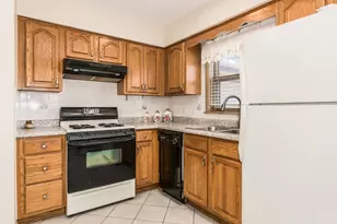 8516 N Ozanam Ave, Niles, IL 60714 - Photo 9