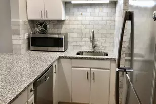 526 W Roscoe St, Chicago, IL 60657 - Photo 3