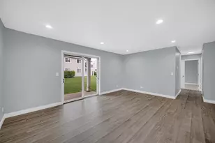 2136 Southwind Cir, Schaumburg, IL 60194 - Photo 3