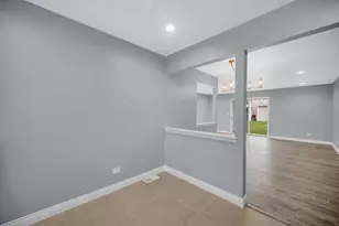 2136 Southwind Cir, Schaumburg, IL 60194 - Photo 11