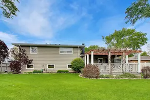 1976 Robert St, Aurora, IL 60506 - Photo 39