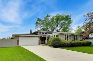 1976 Robert St, Aurora, IL 60506 - Photo 3