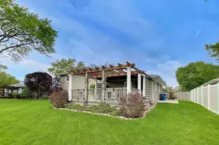 1976 Robert St, Aurora, IL 60506 - Photo 41
