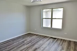 7037 S Oglesby Ave, Chicago, IL 60649 - Photo 9