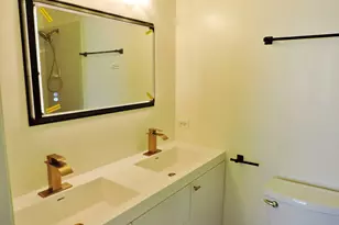 7037 S Oglesby Ave, Chicago, IL 60649 - Photo 11