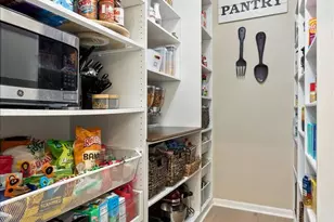 1516 Hartford Ln, Woodridge, IL 60517 - Photo 9