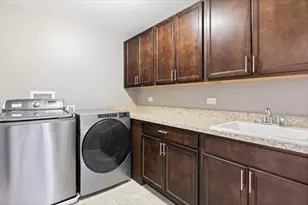 1516 Hartford Ln, Woodridge, IL 60517 - Photo 35