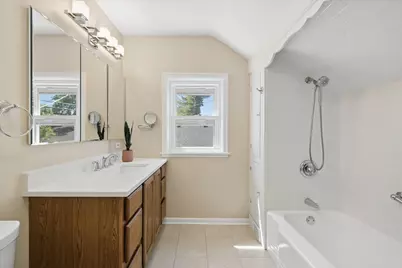 946 Walter Avenue, Des Plaines, IL 60016 - Photo 13