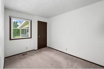 118 E Lamphere Drive, Blue Grass, IA 52726 - Photo 25