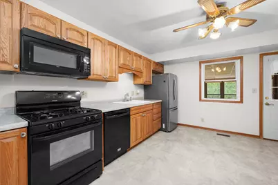 118 E Lamphere Drive, Blue Grass, IA 52726 - Photo 11
