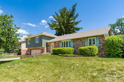1640 Queens Drive, Bettendorf, IA 52722 - Photo 1