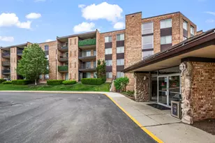 1103 S Hunt Club Dr, Mount Prospect, IL 60056 - Photo 1