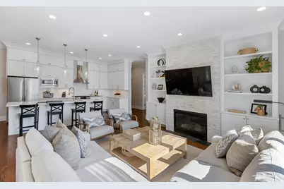 4802 N Bell Avenue #201, Chicago, IL 60625 - Photo 3