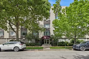 201 S Maple Ave, Oak Park, IL 60302 - Photo 1