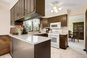 1925 Glencoe St, Wheaton, IL 60187 - Photo 9