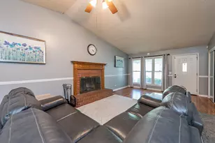 354 Heather Ave, Grayslake, IL 60030 - Photo 5