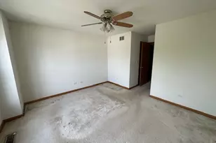 1942 Town Dr, Naperville, IL 60565 - Photo 17