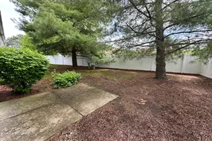 1942 Town Dr, Naperville, IL 60565 - Photo 19