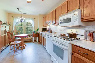 310 Carriage Way, Bloomingdale, IL 60108 - Photo 9