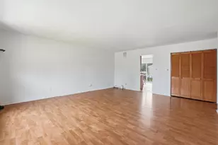1402 Cynthia Ln, Hanover Park, IL 60133 - Photo 5