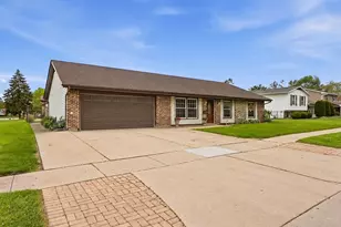 1402 Cynthia Ln, Hanover Park, IL 60133 - Photo 3