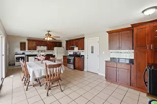 1402 Cynthia Ln, Hanover Park, IL 60133 - Photo 7