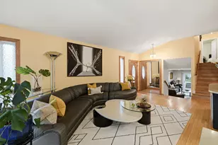 9437 N Lockwood Ave, Skokie, IL 60077 - Photo 5