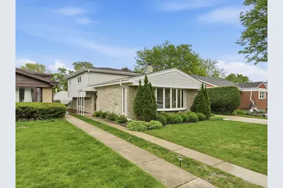 9437 N Lockwood Avenue, Skokie, IL 60077 - Photo 3