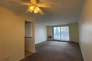 9074 W Terrace Dr, Niles, IL 60714 - Photo 5