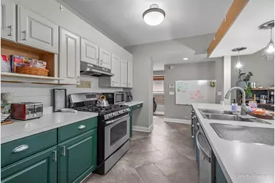 915 S 8th Street, Dekalb, IL 60115 - Photo 7