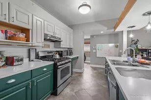 915 S 8th St, Dekalb, IL 60115 - Photo 7