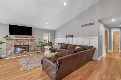 915 S 8th Street, Dekalb, IL 60115 - Photo 3