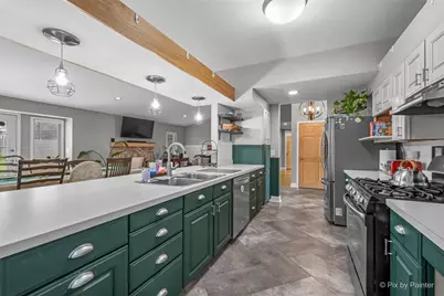 915 S 8th Street, Dekalb, IL 60115 - Photo 5