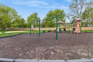 5450 Astor Ln, Rolling Meadows, IL 60008 - Photo 15